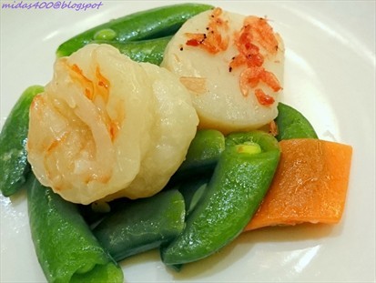 Sauteed Hokkaido scallop & prawn w/ sakura shrimps