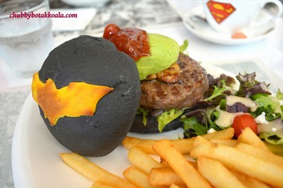 Batman's Dark Knight Burger, Deluxe Edition - Up Close